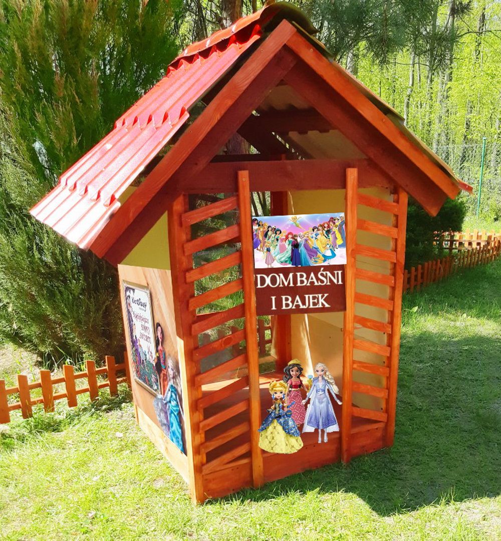 dom baśni i bajek z napise i zabawkami